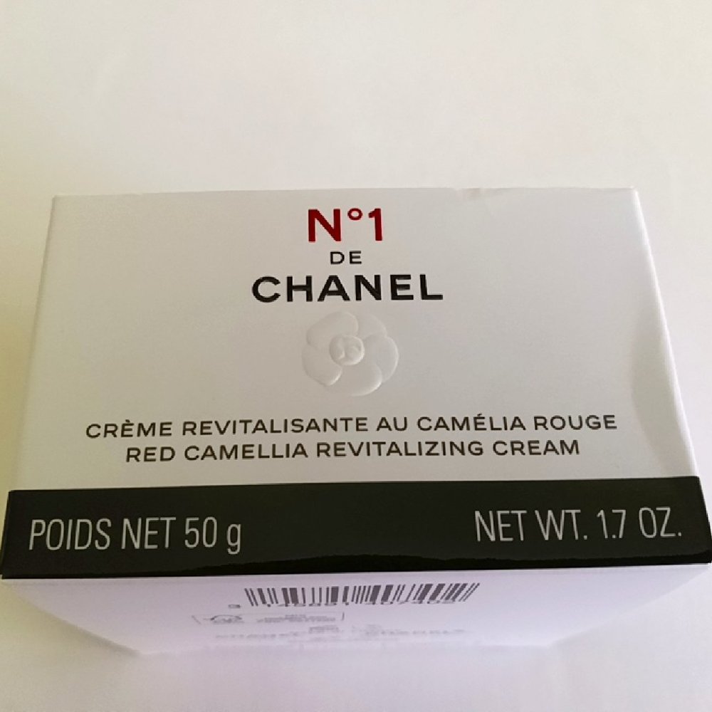 No 1 de Chanel. Red Camellia Revitalizing Cream - 50 g / 1.7 oz.